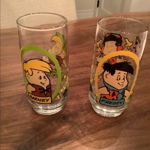 Vintage 2 Hanna Barbers Pizza Hut glasses